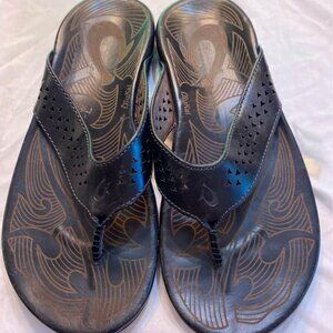OluKai Hiapo Beach men’s flip flop color “Lava rock” size 9